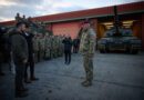 Prezident Ukrajiny Zelenskyj sledoval výcvik ukrajinských obránců na britské vojenské základně