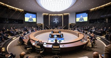 NATO souhlasí se zvýšením podpory Ukrajině NATO souhlasí se zvýšením podpory Ukrajině